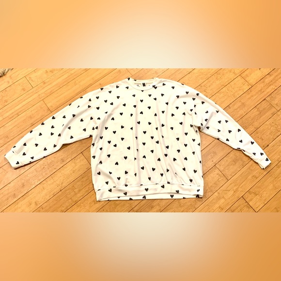 ONZIE White with Black Heart Sweatshirt - Picture 2 of 6